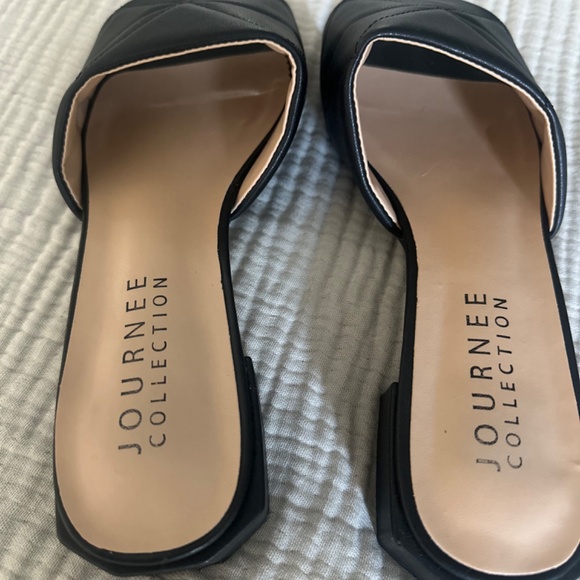 Journee Collection Elidia Slip On Block Heel Black Vegan Leather Sandals Size 9 - Picture 2 of 6